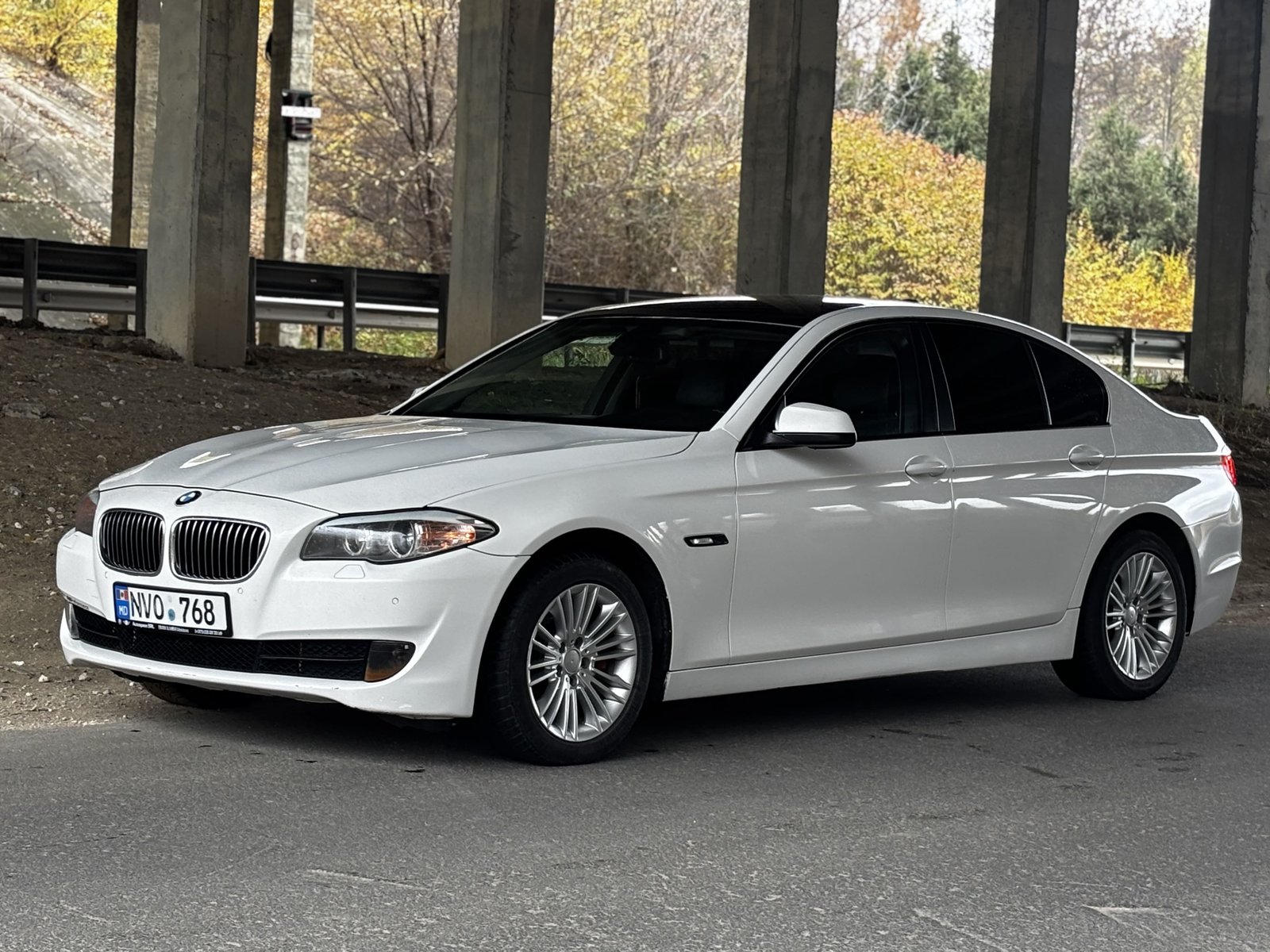 Chirie BMW F10 (2012) – Diesel, Automat, 2.0L, 190 CP Chișinău